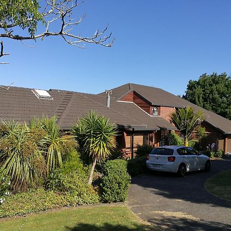Beautiful Estuary Views In Shelly Park Villa Auckland Exterior photo