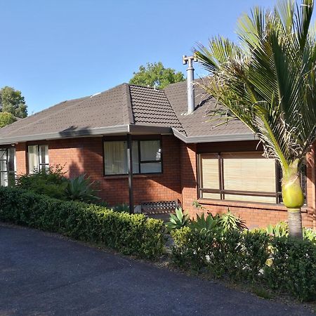 Beautiful Estuary Views In Shelly Park Villa Auckland Exterior photo